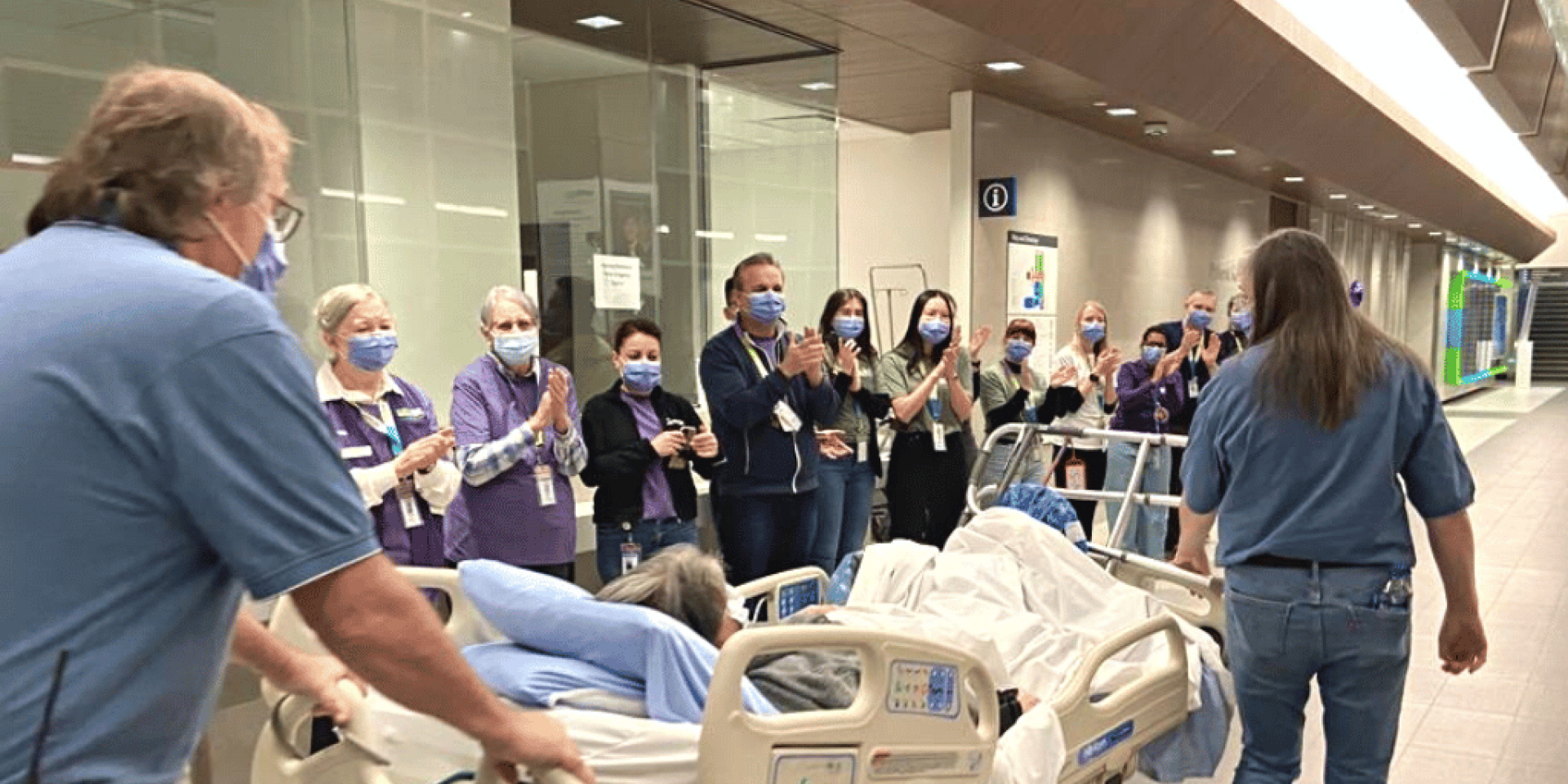 One of the first inpatients to make the move to the Thomson Centre receives a warm welcome from MGH staff and volunteers.