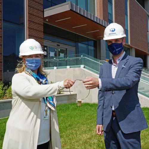  Sarah Downey, President and CEO of MGH receives the ceremonial keys from EllisDon's Andrew Anderson.