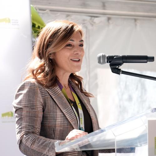 Mitze Mourinho, President, the Foundation, thanks donors for their generosity and support of the campus redevelopment.