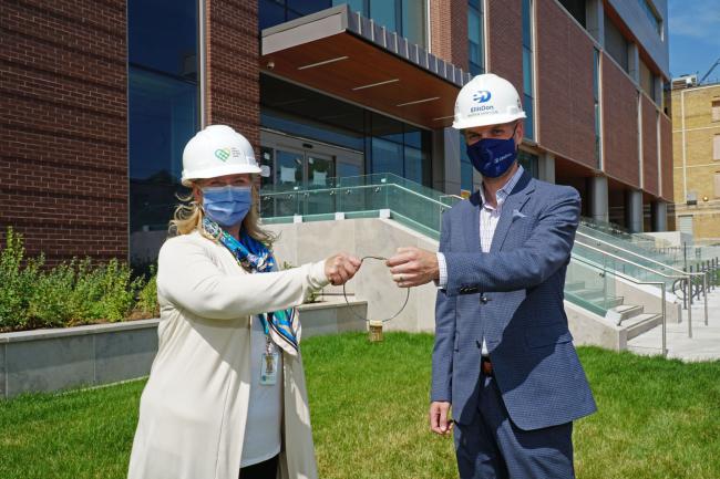  Sarah Downey, President and CEO of MGH receives the ceremonial keys from EllisDon's Andrew Anderson.