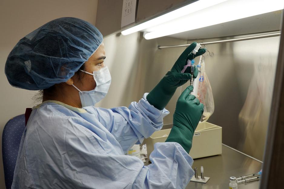 Navjot Kaur drawing MGH's first syringe of the COVID-19 vaccine