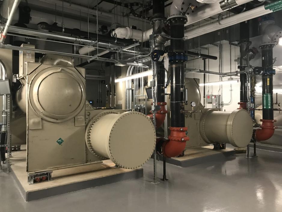 High-efficiency chillers in the Thomson Centre’s penthouse.