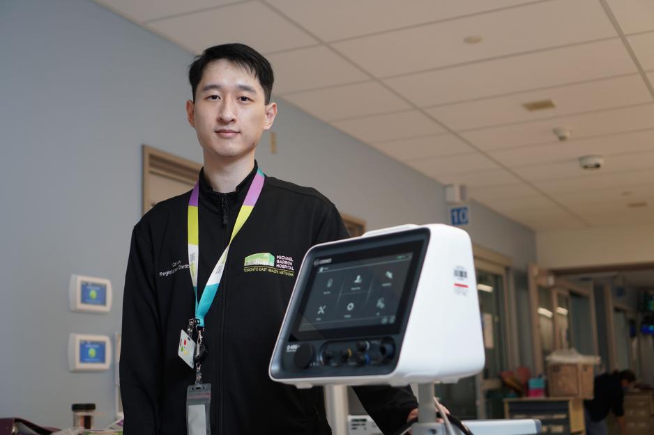 A dietitian at MGH stands next to a calorimeter.